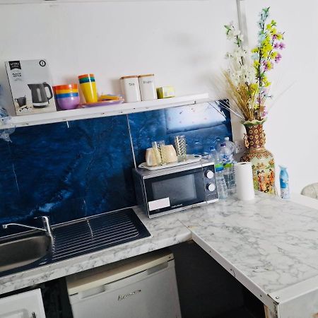 Jacob Apartment Сътън Екстериор снимка