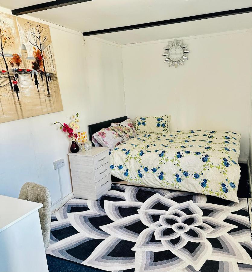 Jacob Apartment Сътън Екстериор снимка