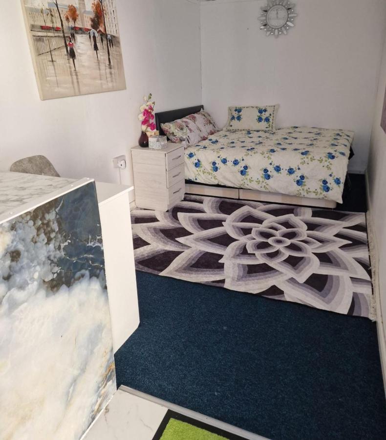 Jacob Apartment Сътън Екстериор снимка