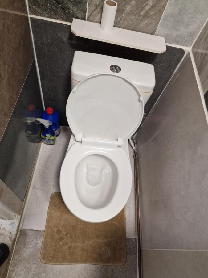 Jacob Apartment Сътън Екстериор снимка