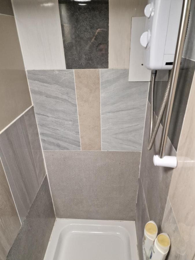 Jacob Apartment Сътън Екстериор снимка