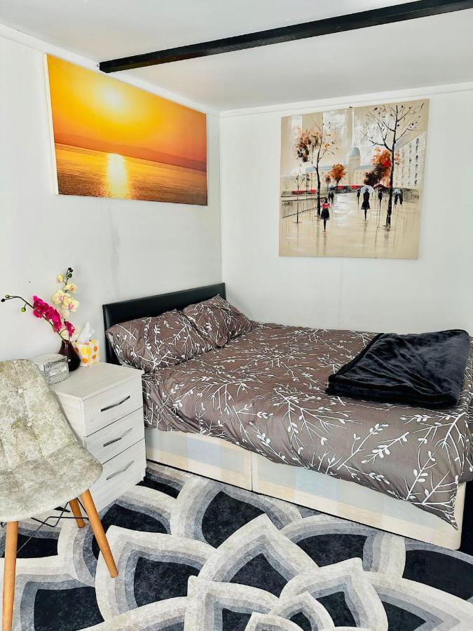 Jacob Apartment Сътън Екстериор снимка